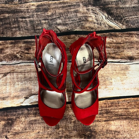Red platform heels by Bakers are in like new condition. Size 5 - Picture 6 of 9